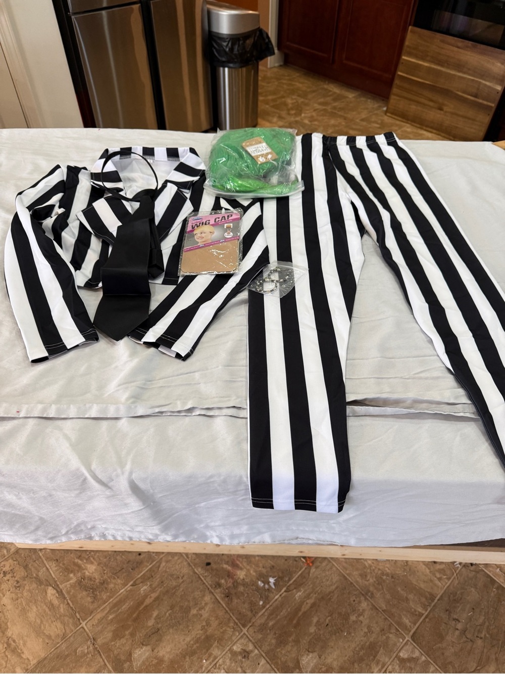 Beetlejuice Inspired Halloween Costume Women's M Striped Suit Wig 6 Piece Set - Picture 3 of 13
